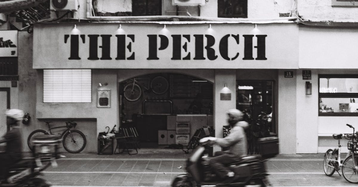 découvrez tout ce que vous devez savoir sur le salaire des contrôleurs aériens en france. informez-vous sur les différents facteurs influençant leur rémunération, les perspectives de carrière et les avantages associés à cette profession cruciale.