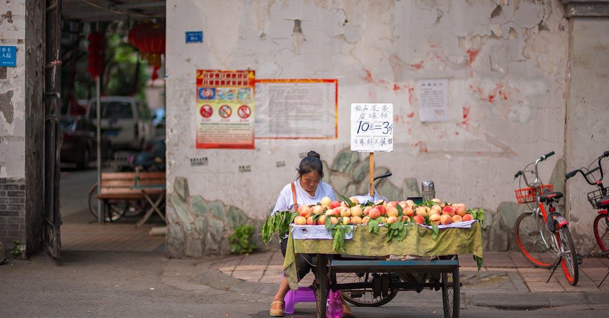 découvrez les frelons asiatiques, ces insectes rapaces aux impacts sur la biodiversité. apprenez-en davantage sur leur habitat, leur comportement et les mesures à prendre pour limiter leur propagation en france.