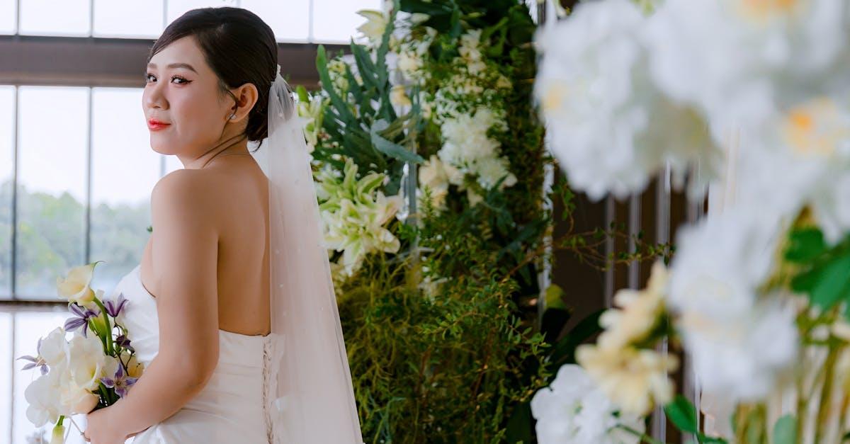 découvrez tout sur les frelons asiatiques : leur habitat, leur comportement et les risques qu'ils posent pour les écosystèmes et la santé humaine. informez-vous sur les méthodes de prévention et de contrôle de cette espèce invasive.