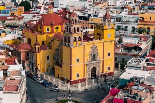 Quelle différence entre une basilique et une cathédrale ?