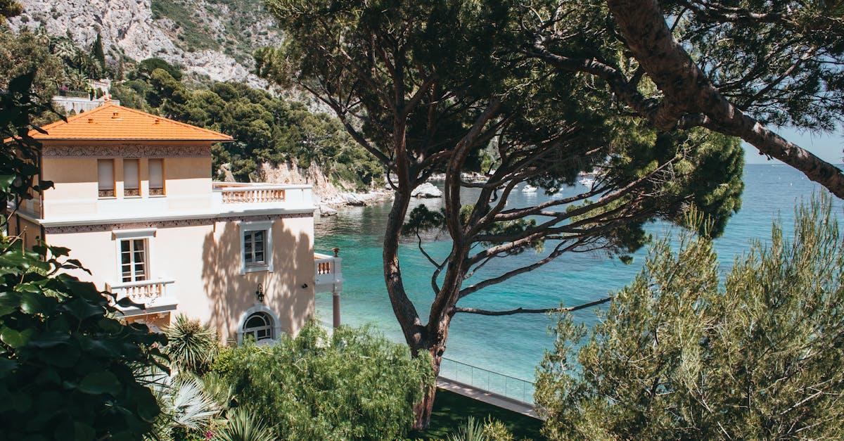 découvrez comment le mot 'bien-sûr' exprime l'affirmation et la certitude dans la langue française. apprenez son utilisation et ses nuances dans divers contextes pour enrichir votre vocabulaire et améliorer vos compétences linguistiques.