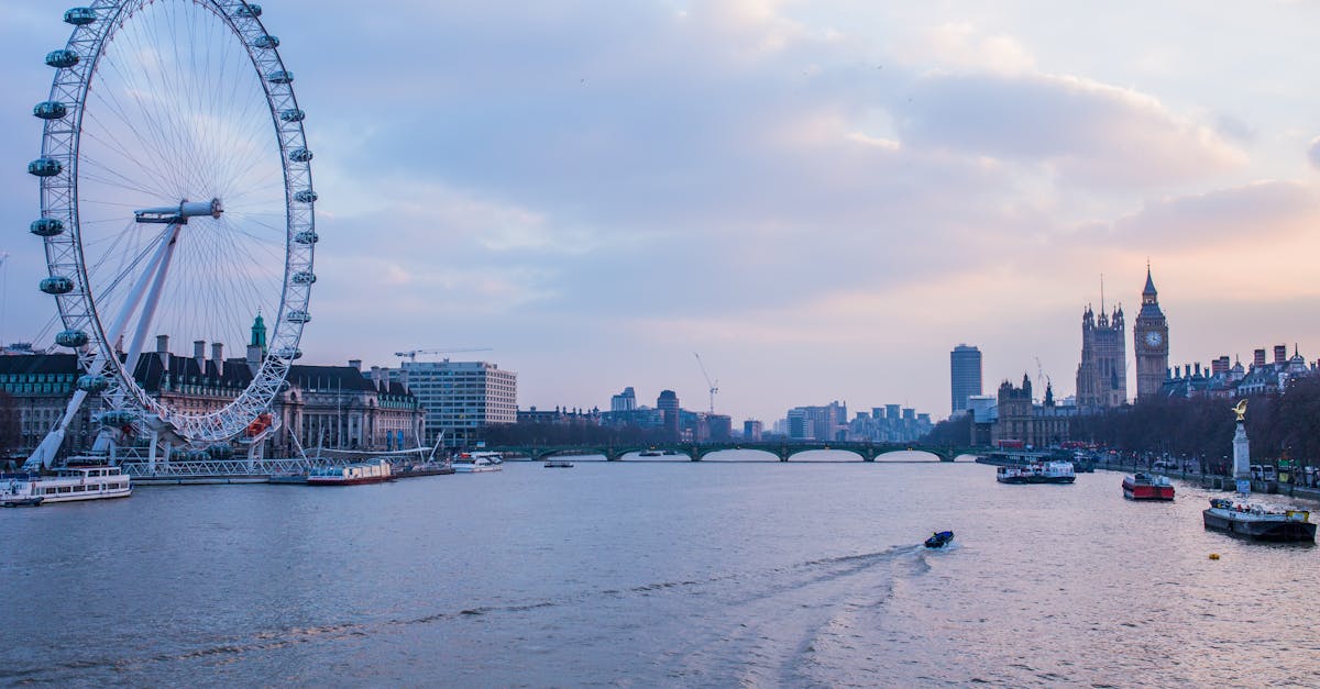 découvrez les capitales du monde : de leur histoire fascinante à leurs attractions emblématiques, plongez dans la diversité culturelle et les spécificités de chaque ville capitale.