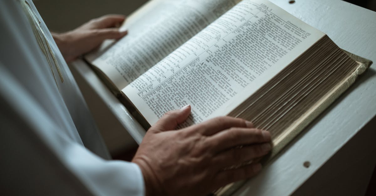 découvrez l'essence du christianisme, ses croyances fondamentales, son histoire fascinante et son impact sur la culture et la société à travers les âges.