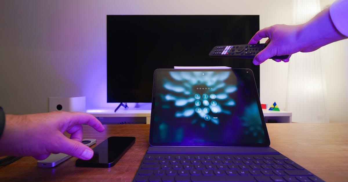 découvrez comment connecter facilement votre téléphone à votre téléviseur grâce à nos astuces et techniques simples. profitez de vos photos, vidéos et applications directement sur grand écran.