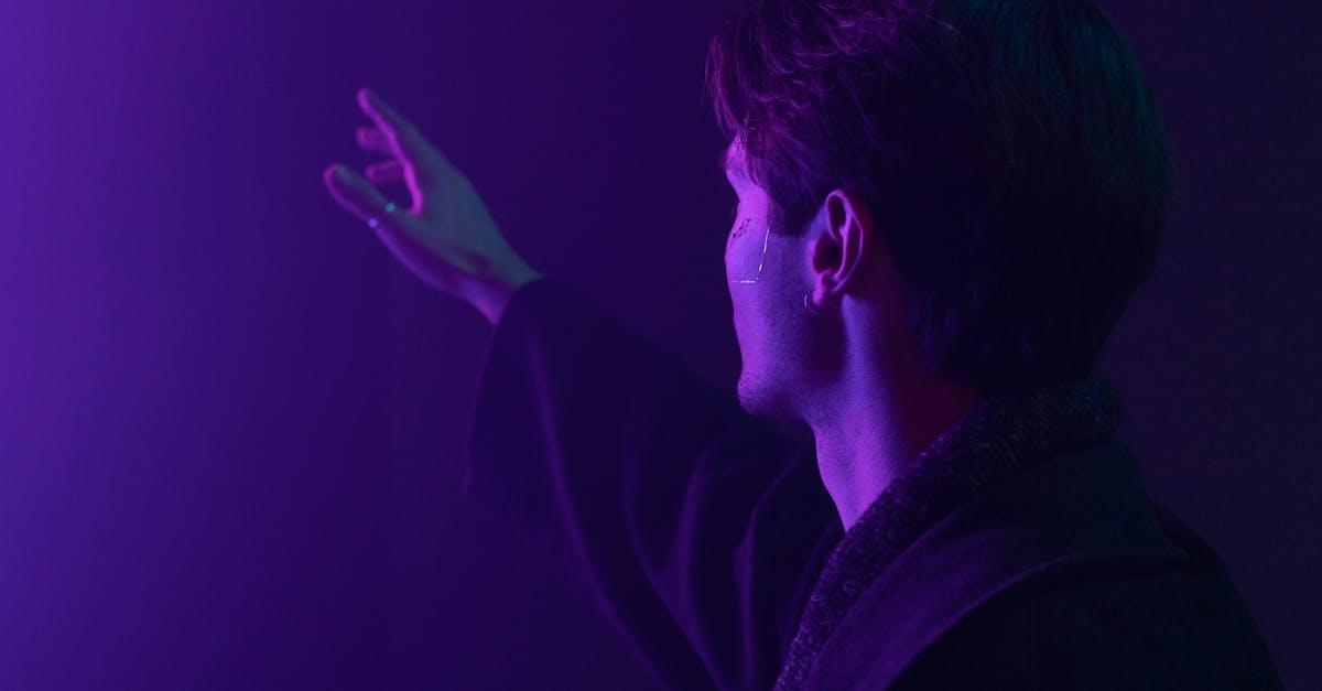 découvrez l'univers fascinant des dystopies, où des sociétés futures inquiétantes révèlent les travers de notre monde actuel. explorez des histoires captivantes qui mettent en lumière les dangers de l'autoritarisme, de la technologie omniprésente et des inégalités sociales. plongez dans un voyage littéraire et cinématographique où l'espoir et le désespoir s'entremêlent.