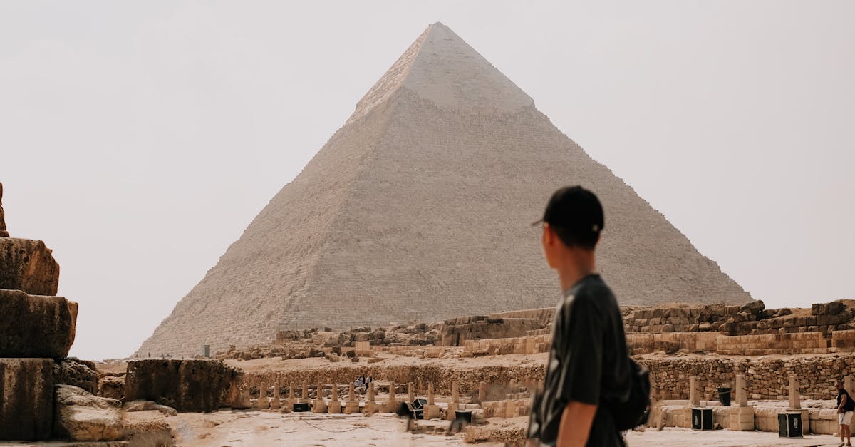 découvrez les fléaux égyptiens, un ensemble de calamités bibliques qui ont frappé l'égypte antique. plongée dans l'histoire fascinante des dix plaies, de leur signification et de leur impact sur la culture et la religion. explorez les récits mystiques et les leçons intemporelles de ces événements extraordinaires.