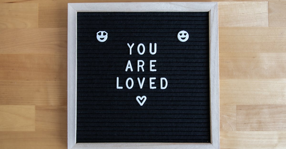 découvrez l'univers des emojis : leur histoire, leur utilisation et comment ils enrichissent nos communications quotidiennes. explorez les types d'emojis et leur signification pour exprimer vos émotions de manière ludique.