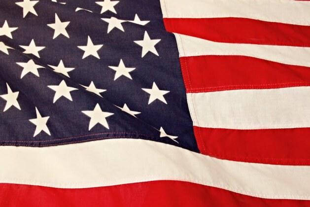 Pourquoi les drapeaux de l’Australie et de la Nouvelle-Zélande se ressemblent-ils tant ?