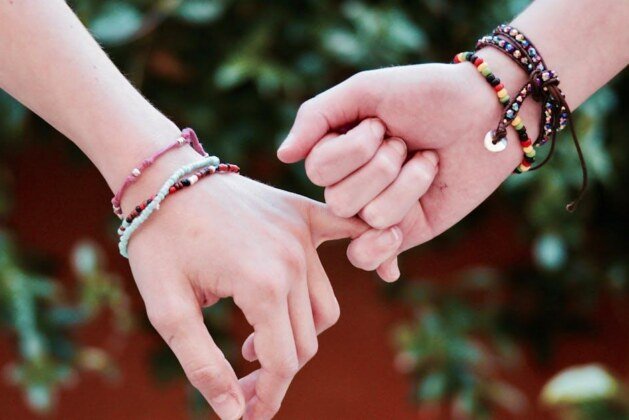 Pourquoi certains hommes préfèrent rester amis avec leur ex : 10 raisons étonnantes