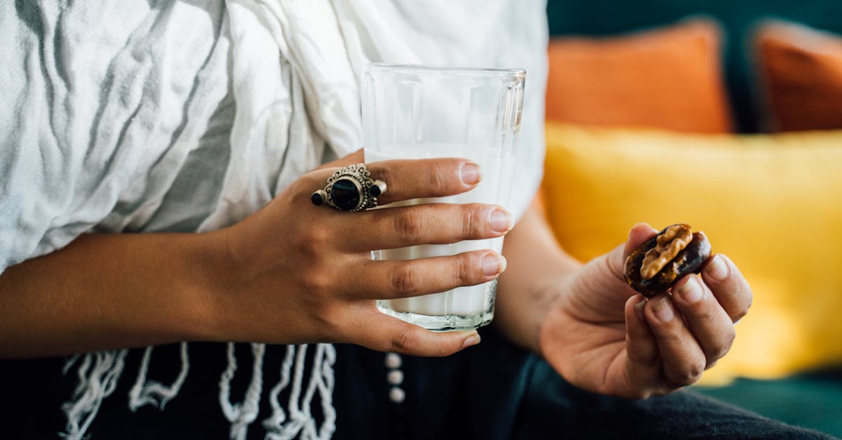 découvrez l'iftar, le repas convivial qui marque la rupture du jeûne quotidien pendant le ramadan. apprenez-en plus sur ses traditions, les plats typiques et l'importance de ce moment de partage en famille et entre amis.