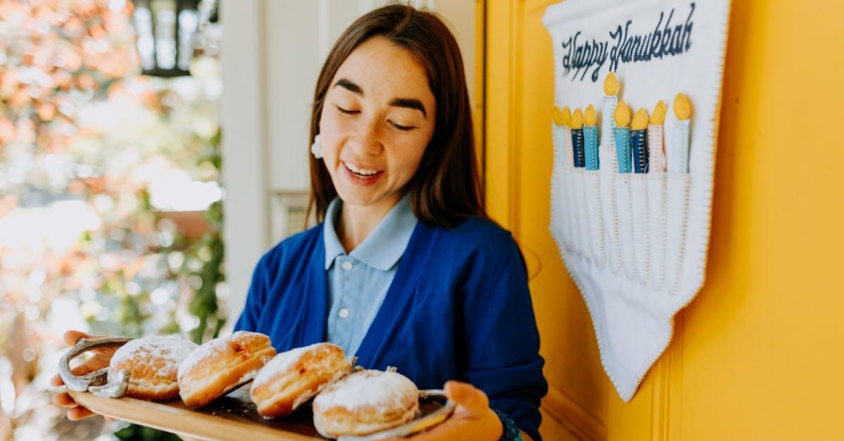 découvrez tout sur le kasher, un mode de vie alimentaire juif respectant des règles spécifiques. explorez les ingrédients, les pratiques culinaires et les conseils pour cuisiner kasher avec notre guide complet.