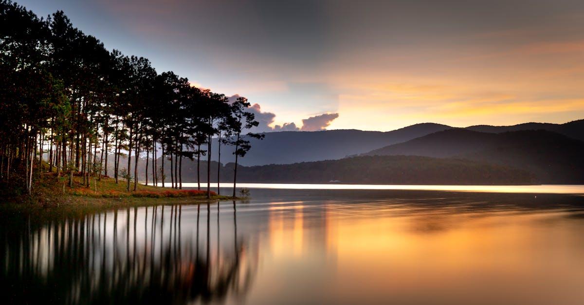 découvrez la beauté apaisante des lacs, où la nature se reflète dans des eaux cristallines. idéal pour des activités de détente, de pêche et d'exploration, plongez dans un monde où la sérénité rencontre l'aventure.