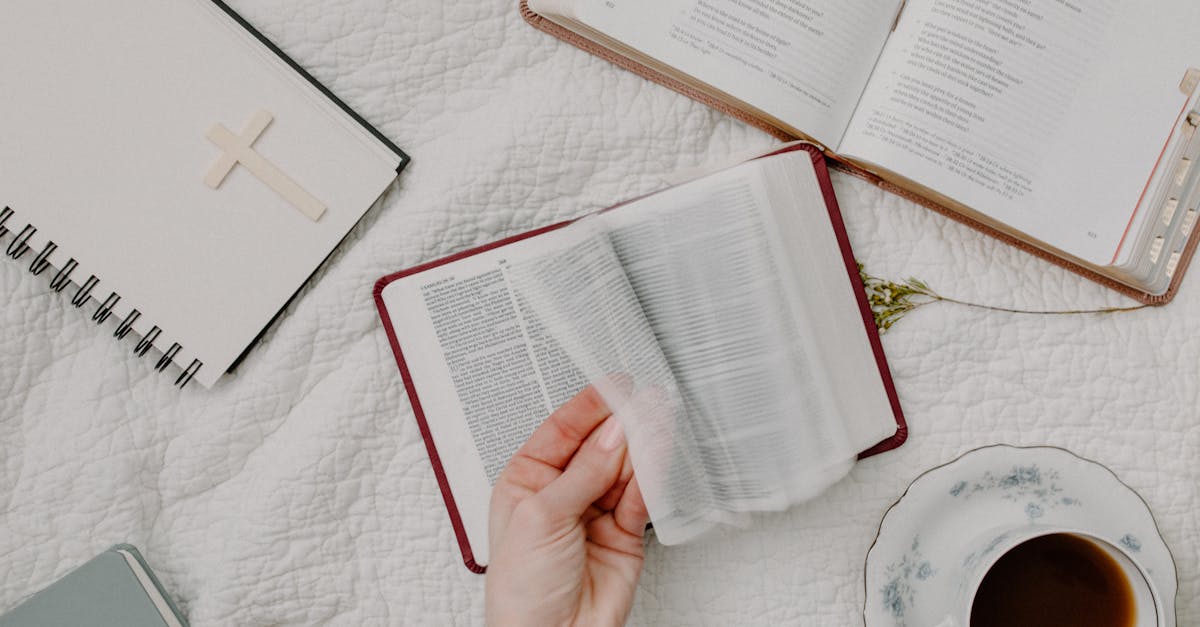 commencez votre journée avec une prière matinale apaisante. découvrez des réflexions inspirantes et des prières pour nourrir votre esprit et apporter la paix intérieure chaque matin.