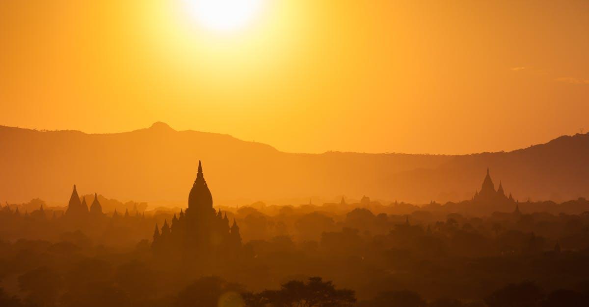 découvrez le myanmar, un pays riche en culture et en histoire, célèbre pour ses temples majestueux, ses paysages à couper le souffle et sa gastronomie délicieuse. plongez dans l'accueil chaleureux de ses habitants et explorez des traditions anciennes qui font du myanmar une destination unique en asie.