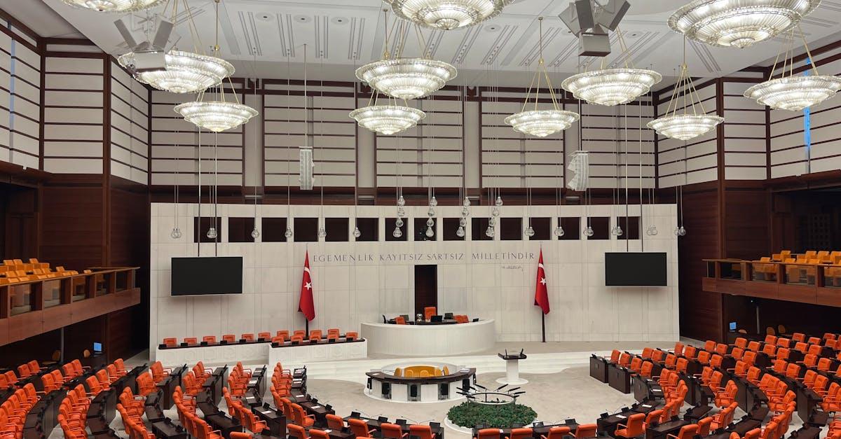 découvrez l'origine et la signification des hymnes nationaux, symboles de fierté et d'identité culturelle à travers le monde. explorez les mélodies qui unissent les peuples lors des événements marquants.