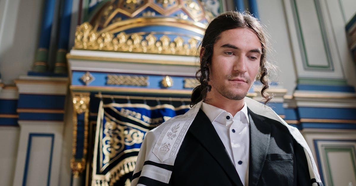 découvrez l'histoire fascinante de l'arche de noé, un récit biblique emblématique qui illustre la foi, la préservation de la vie et la promesse divine. plongez dans l'aventure épique de noé, ce héros intrépide qui a sauvé les espèces de la terre lors du déluge, et explorez les leçons et les significations profondes de cette légende intemporelle.