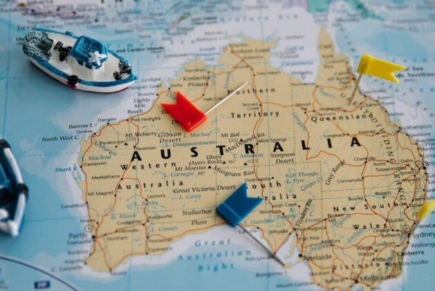 DOM-TOM et DROM-COM : comprendre les distinctions essentielles