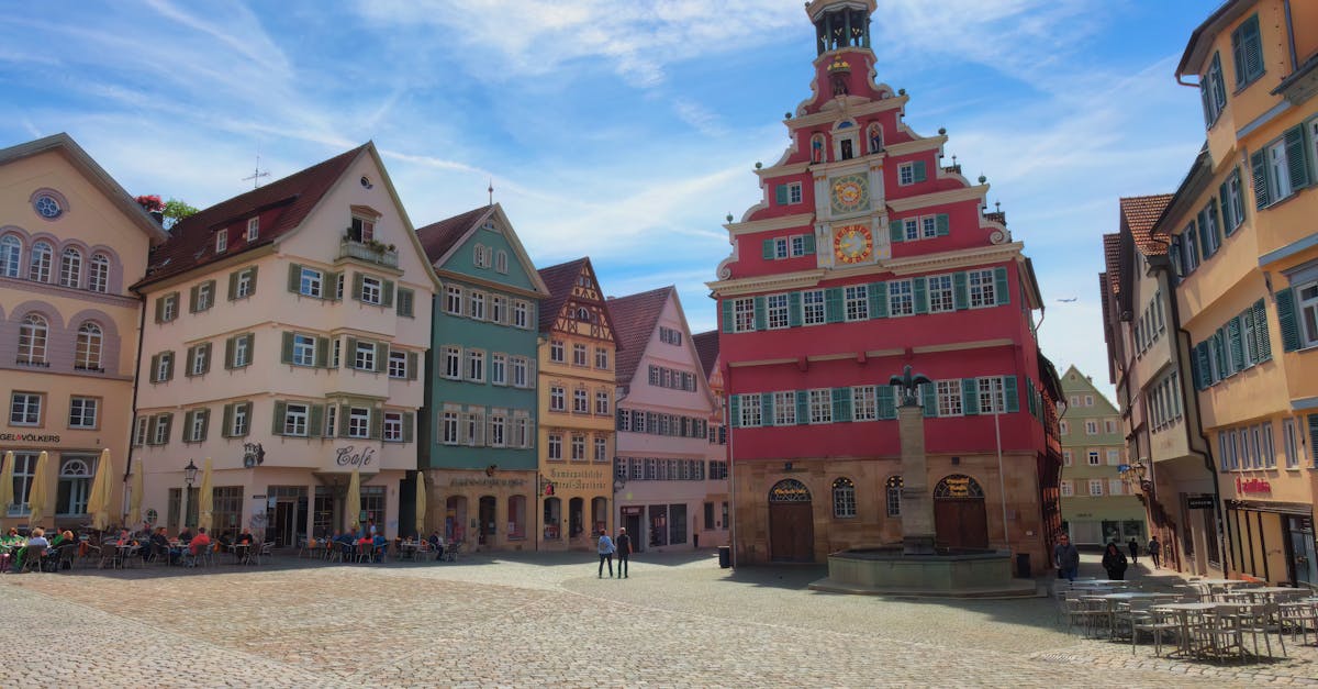 découvrez le rôle essentiel du procureur public dans le système judiciaire. apprenez comment cette figure clé assure la justice, défend l'intérêt public et veille à l'application des lois pour maintenir l'ordre dans la société.