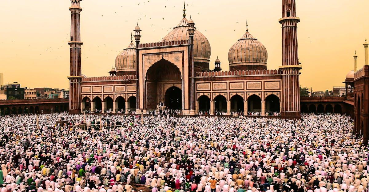 découvrez le ramadan, mois sacré de jeûne et de spiritualité pour les musulmans, marqué par la prière, la réflexion et la solidarité. plongez dans ses traditions, ses significations et son importance dans la culture islamique.