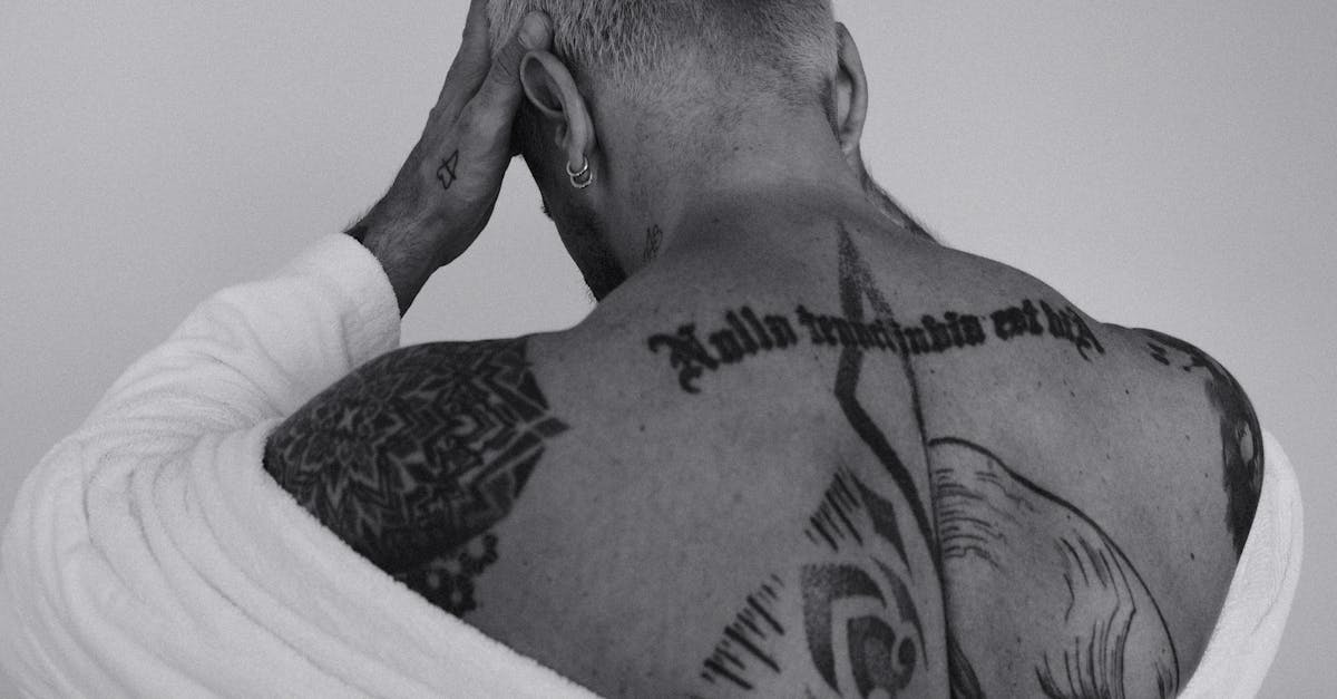 découvrez des designs de tatouages uniques et créatifs pour inspirer votre prochain encre ! que vous recherchiez des motifs floraux, géométriques ou symboliques, trouvez l'idée parfaite pour personnaliser votre corps.