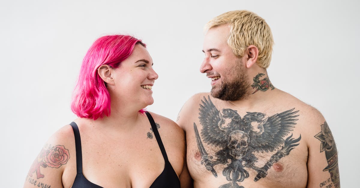 découvrez une collection inspirante de designs de tatouages uniques et créatifs. que vous soyez à la recherche d'une pièce délicate ou d'une œuvre audacieuse, trouvez le tatouage qui vous représente parfaitement.