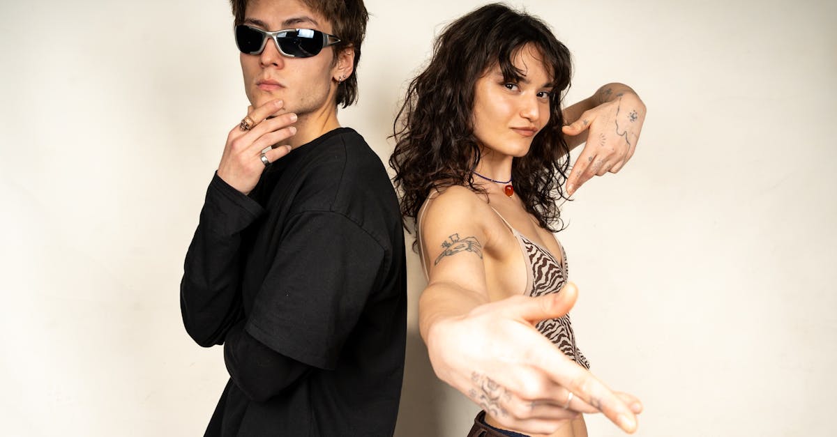 découvrez des idées inspirantes pour des tatouages uniques avec notre sélection de designs variés. que vous recherchiez un motif traditionnel, moderne ou minimaliste, trouvez le tatouage qui vous correspond et exprimez votre personnalité à travers l'art corporel.