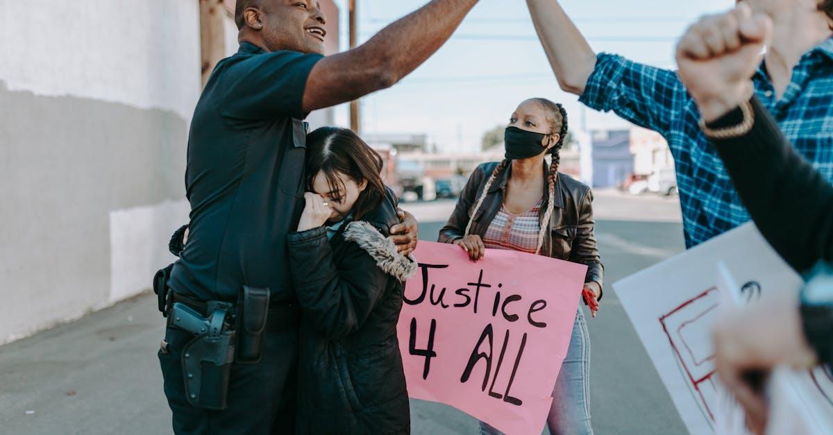 découvrez l'univers complexe de donald trump, entrepreneur, homme politique et 45ème président des états-unis. analysez son parcours, ses controverses et son impact sur la politique américaine et mondiale.