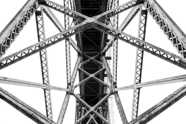 Peut-on réellement marcher avec un tassement de vertèbre ?