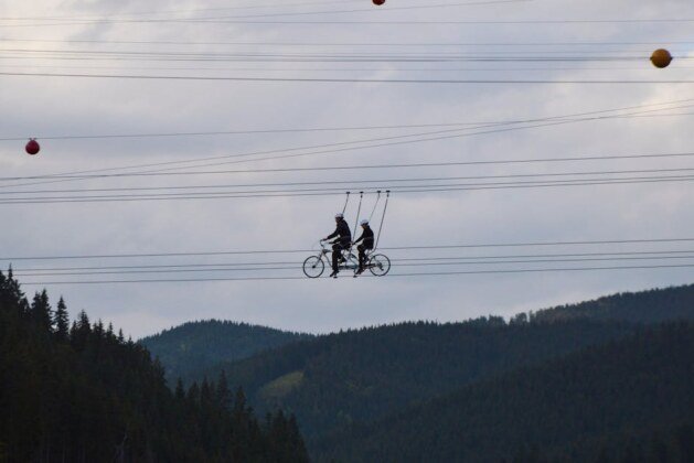 Voici la plus longue tyrolienne du monde : une aventure inoubliable