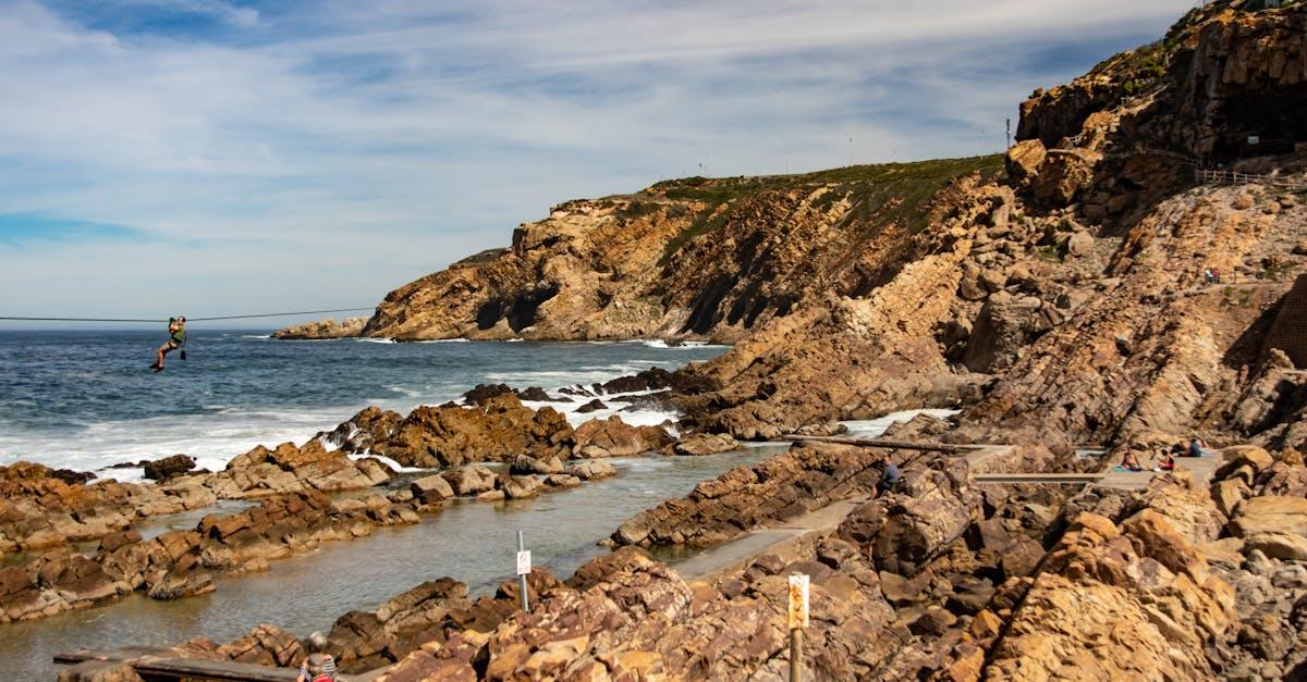partez à l'aventure avec notre zipline palpitante ! vivez des sensations fortes en survolant la nature à toute vitesse. découvrez des paysages époustouflants d'une manière unique et inoubliable. réservez dès maintenant votre expérience de glisse !