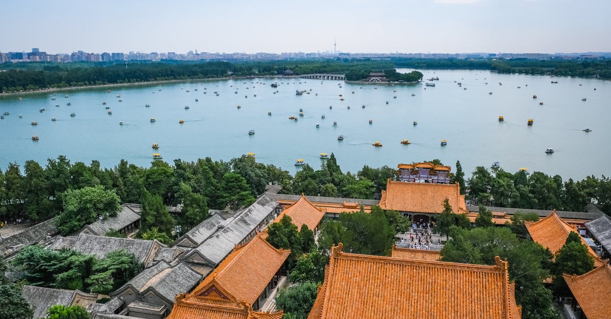 découvrez beijing, la capitale vibrante de la chine, célèbre pour sa riche histoire, ses merveilles architecturales comme la cité interdite et la grande muraille, et sa culture contemporaine dynamique. idéal pour les voyageurs en quête de traditions et de modernité.