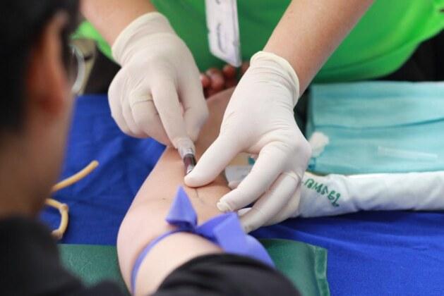 Cancer : comment détecter des signes grâce à une simple prise de sang ?