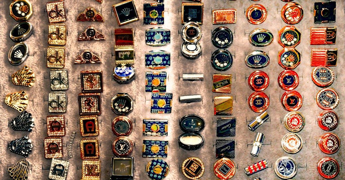 découvrez notre sélection de boutons élégants et fonctionnels, parfaits pour tous vos projets de couture ou de décoration. des designs variés pour ajouter une touche unique à vos créations.