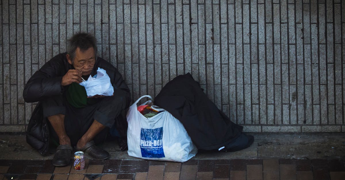 découvrez une exploration profonde de la condition humaine : ses défis, ses ambitions et ses interrogations fondamentales à travers l'histoire, la philosophie et la société contemporaine.