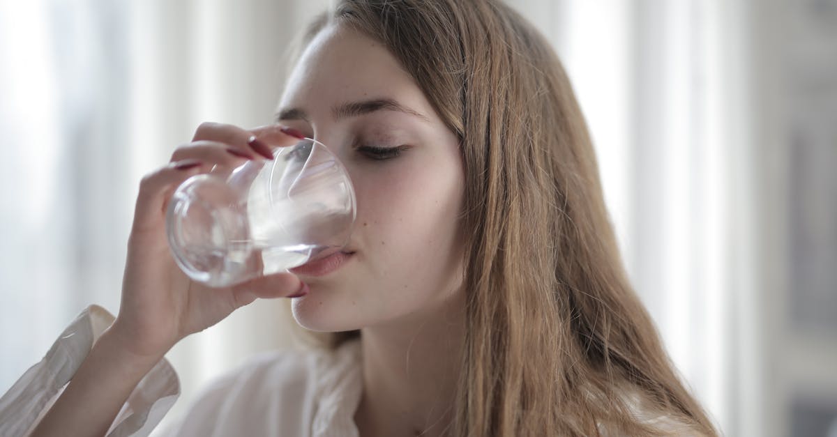 découvrez pourquoi l'hydratation est essentielle pour votre santé, comment bien boire au quotidien et les erreurs à éviter pour rester en forme et plein d'énergie.