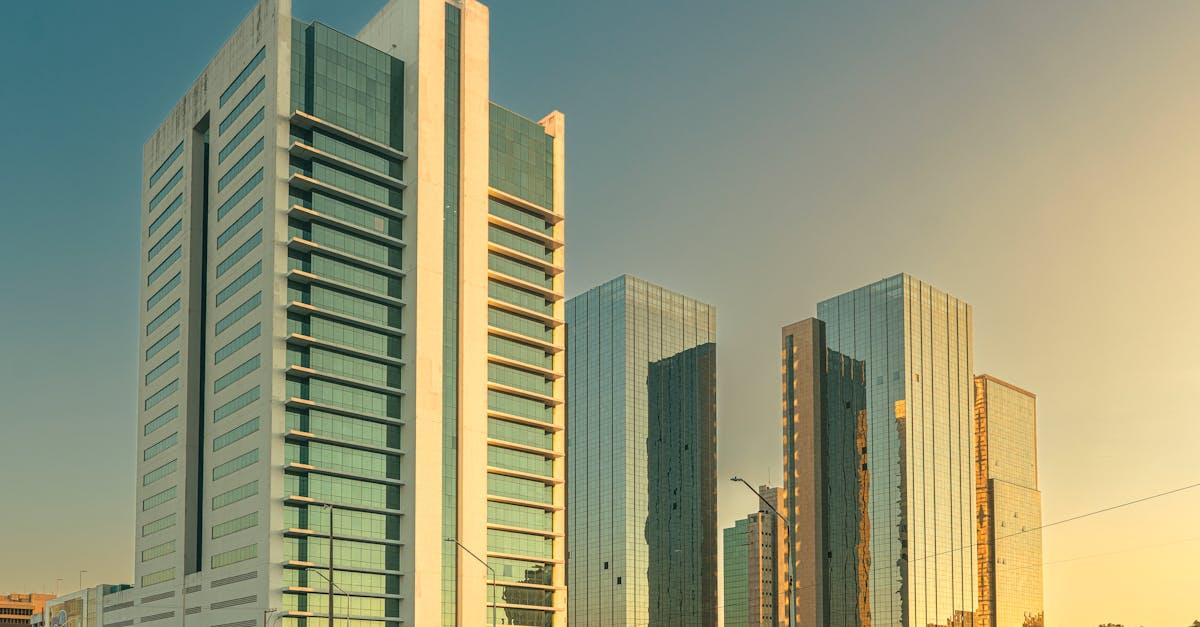 découvrez la liste des plus grandes villes au monde, leurs populations, leurs caractéristiques principales et ce qui les rend uniques. idéal pour les passionnés de géographie et les voyageurs curieux !