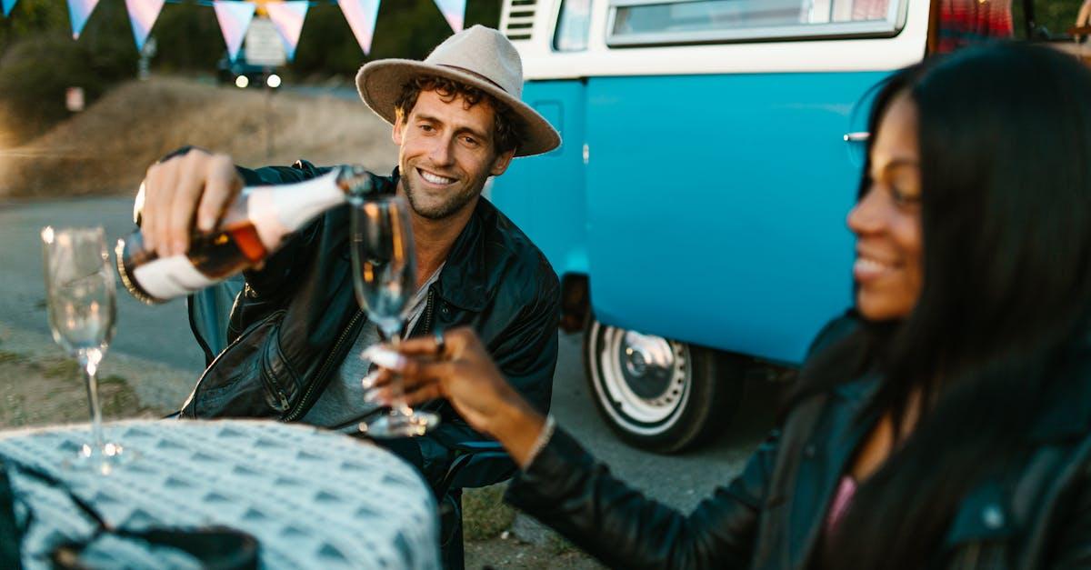 découvrez ce qu'est une out-of-body experience (expérience de sortie du corps), ses causes, ses manifestations et les témoignages fascinants de personnes ayant vécu ce phénomène mystérieux.