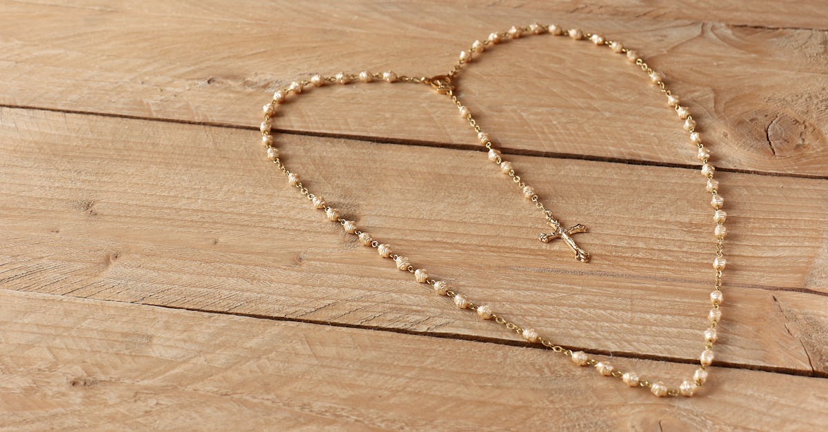 découvrez la signification, l'importance et les différentes formes de prière dans la vie quotidienne. apprenez comment la prière peut apporter paix, guidance et spiritualité à votre existence.