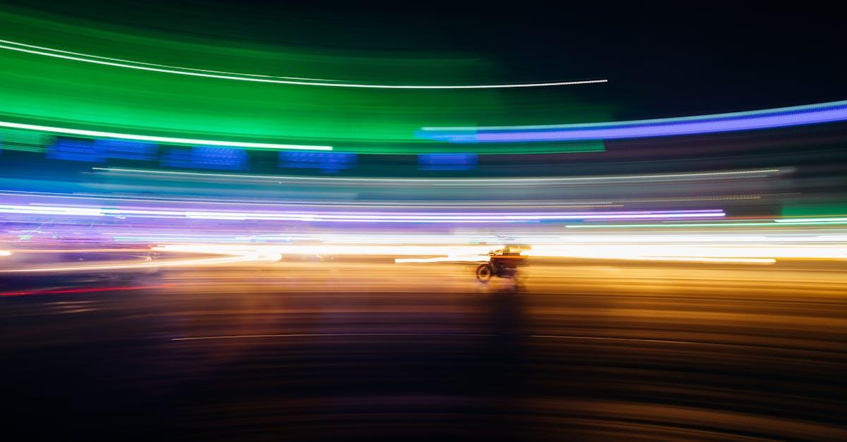 découvrez la vitesse de la lumière, un phénomène fondamental en physique : explications, chiffres clés et implications dans la science moderne.