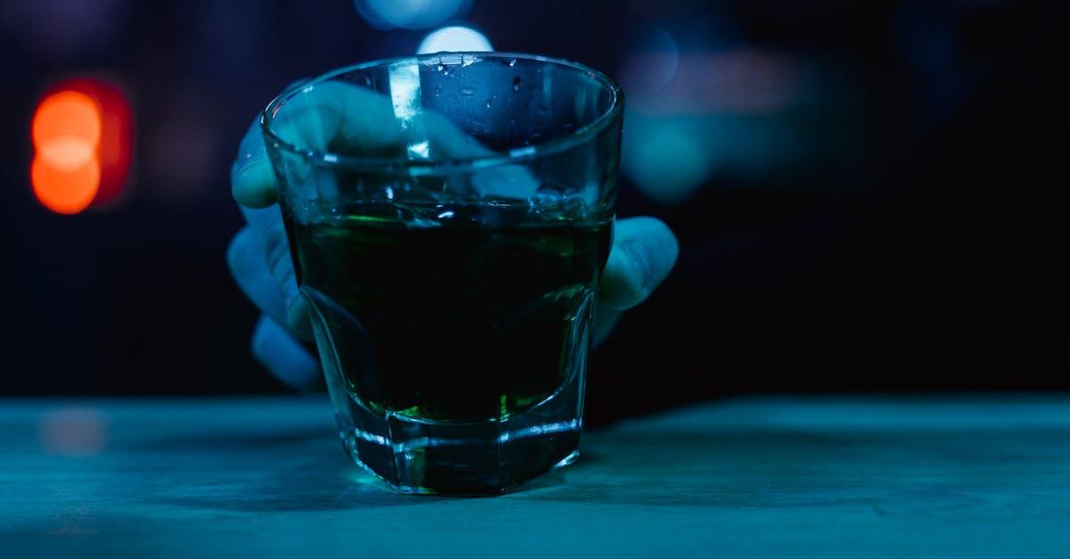 découvrez l'univers fascinant des spiritueux : histoire, types, conseils de dégustation et recettes de cocktails pour amateurs et connaisseurs.