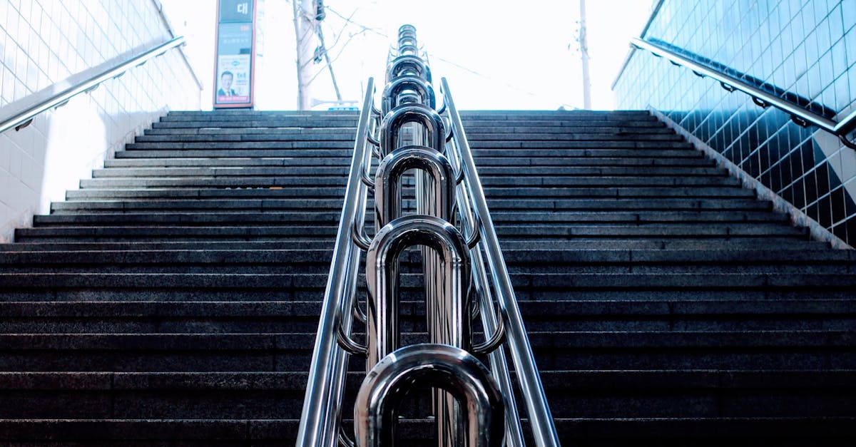 découvrez tout sur l'acier inoxydable : ses propriétés, ses avantages et ses multiples usages dans l'industrie, la cuisine et la décoration. résistant, durable et facile à entretenir !