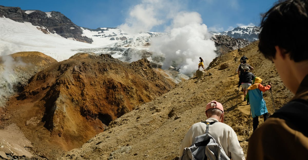 découvrez les volcans actifs à travers le monde : leur fonctionnement, leurs éruptions récentes et les zones à surveiller pour mieux comprendre ces phénomènes naturels fascinants.