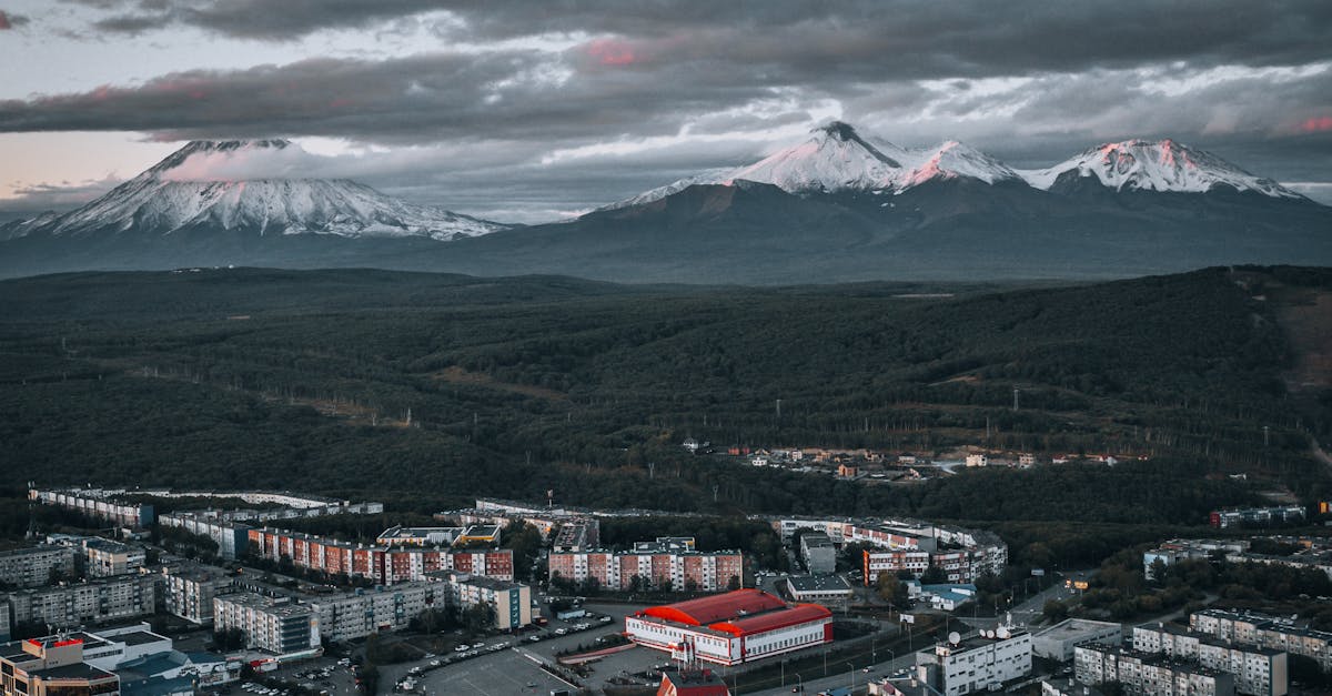 découvrez tout sur les volcans actifs : définition, fonctionnement, exemples célèbres et conseils de sécurité pour mieux comprendre ces phénomènes naturels impressionnants.