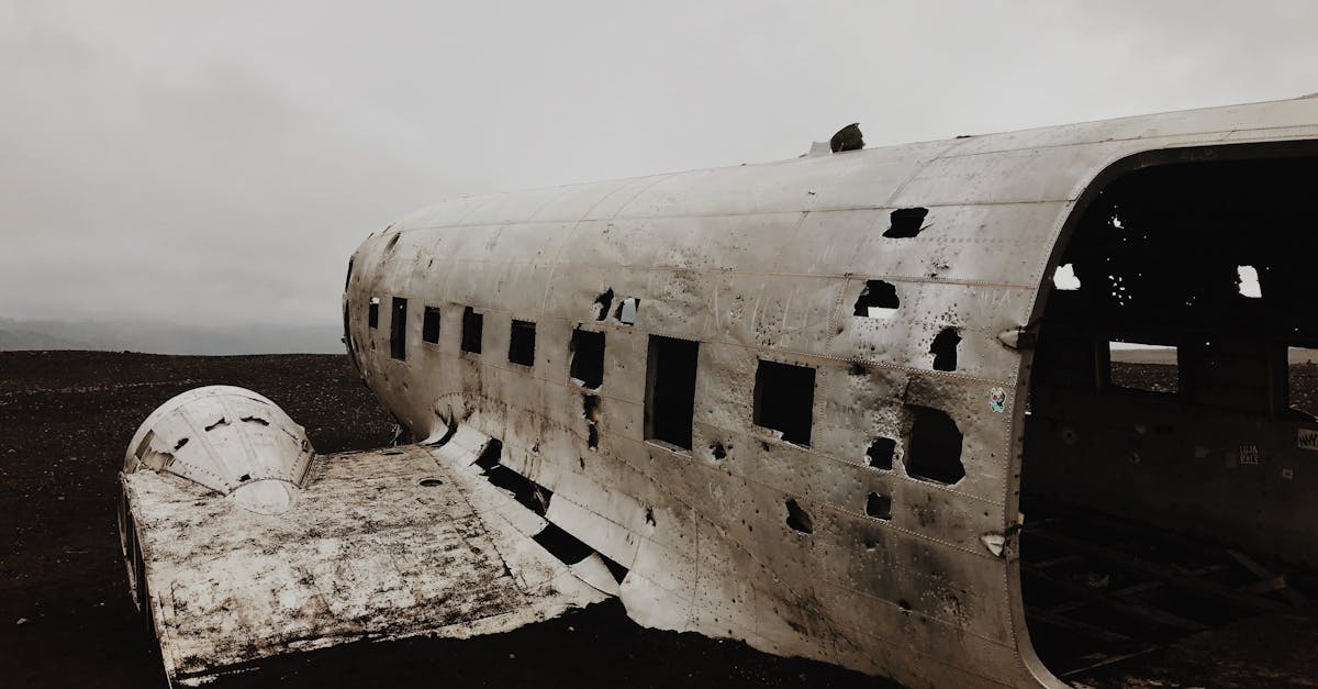 découvrez les causes, statistiques et conséquences des accidents d'avion. informations détaillées sur les crashs aériens, les enquêtes et la sécurité aérienne pour mieux comprendre ce phénomène.