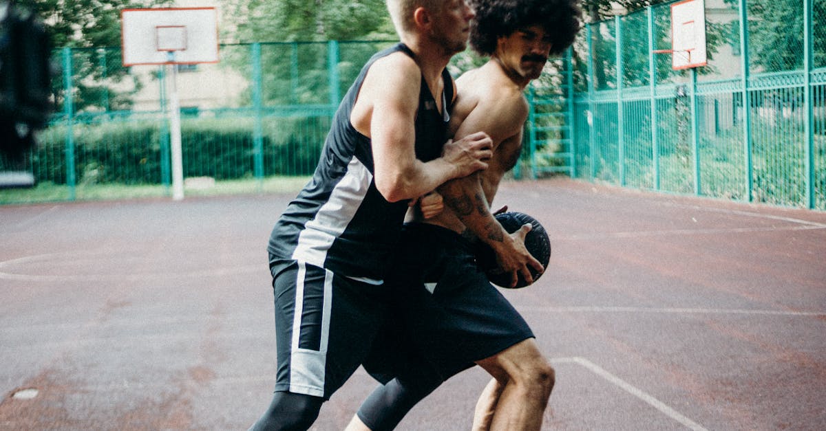 découvrez la durée d’un match de basketball : temps réglementaire, prolongations, pauses, et tout ce qu’il faut savoir sur l’organisation d’un match.