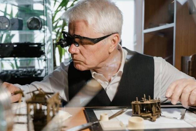 Pourquoi les horlogers choisissent-ils d’écrire le chiffre 4 en ‘IIII’ sur les cadrans d’horloge ?