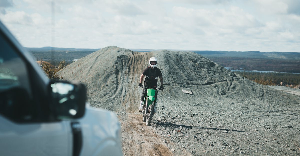 découvrez tout ce qu'il faut savoir sur la vitesse maximale : définition, impacts, records et réglementation. informez-vous pour comprendre les limites et leur importance dans différents domaines.