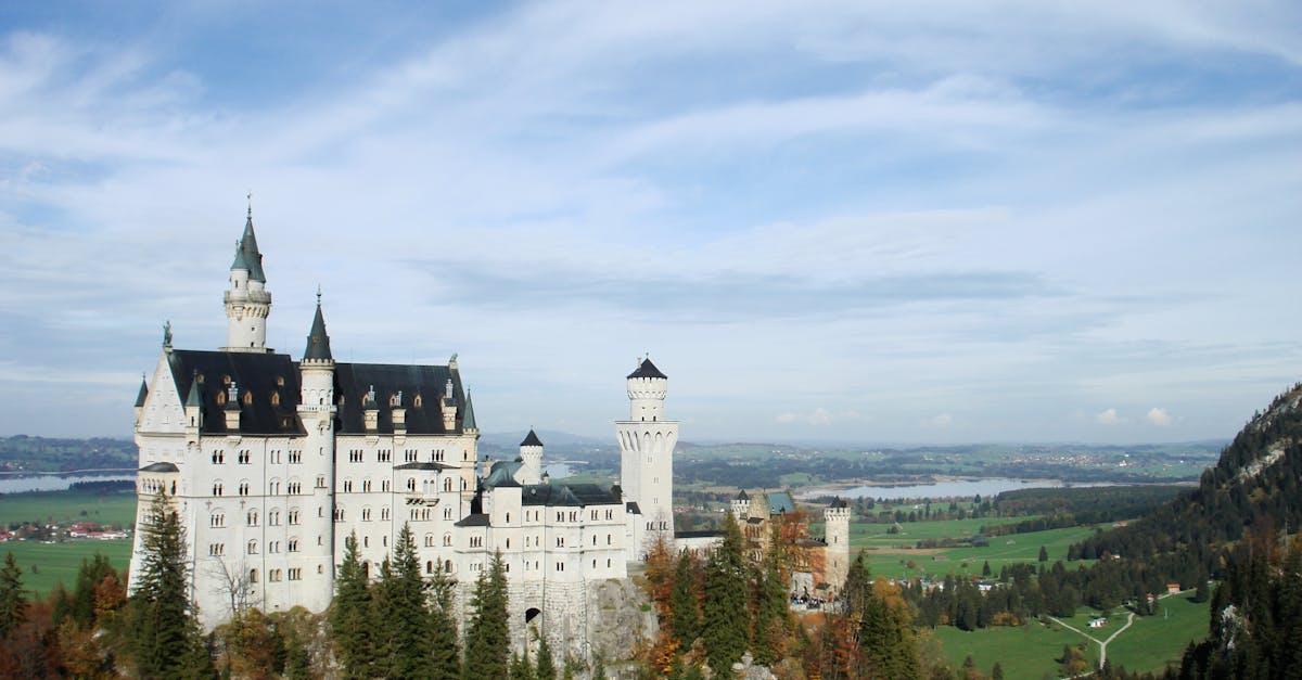 découvrez l'histoire fascinante des rois médiévaux, leur rôle clé dans la formation des royaumes, leurs conquêtes épiques et leur héritage durable à travers les siècles.
