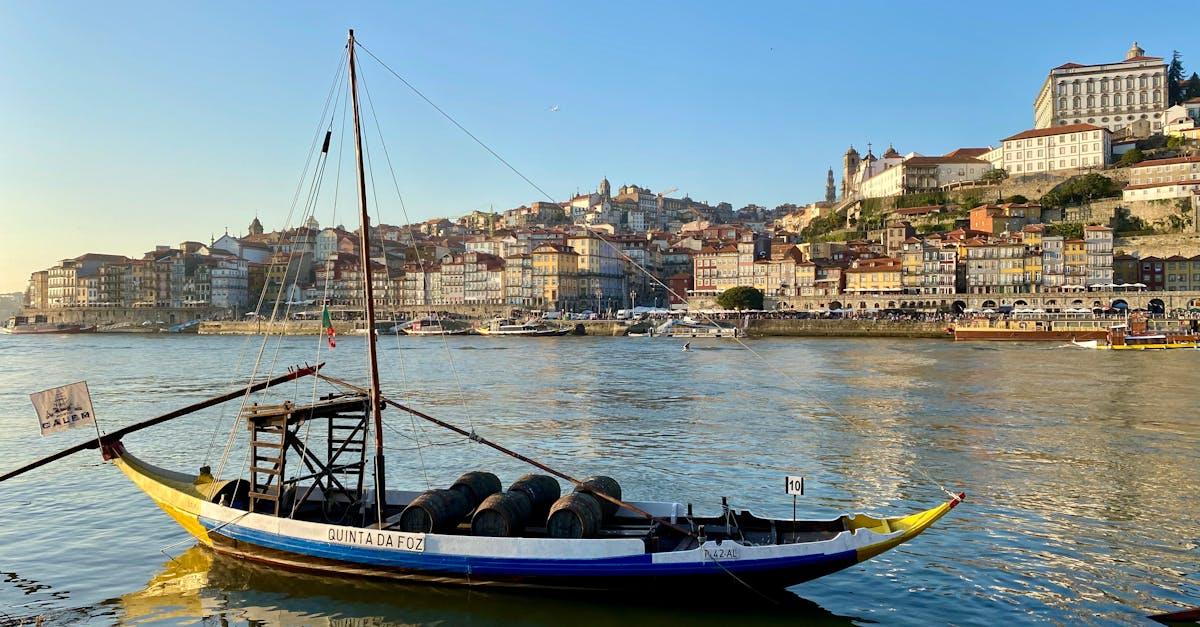 découvrez la signification du mot 'quintal', son origine, son utilisation dans le langage courant et différentes mesures selon les pays. apprenez-en plus sur cette unité de poids courante en agriculture et dans le commerce.