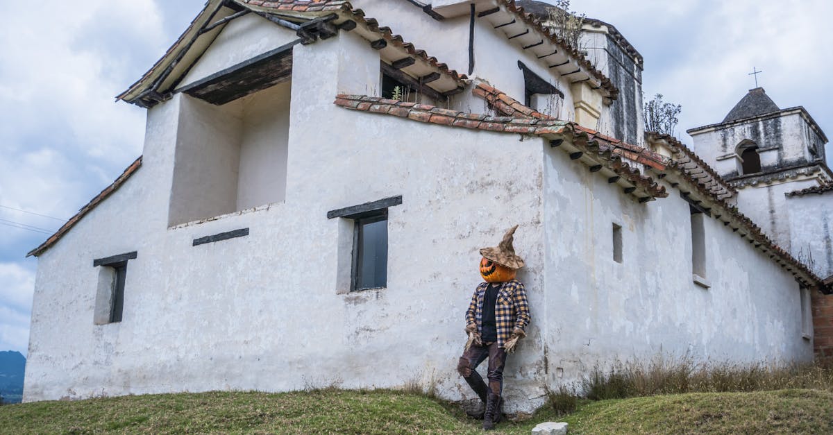 découvrez tout sur les épouvantails : leur histoire, leurs rôles dans l'agriculture et des idées pour fabriquer le vôtre. protégez vos cultures de manière originale !